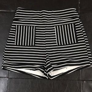 Adorable Hollister Black and White Shorts! Size XS